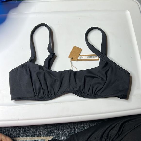 NWT SKIMS SHAPING SWIM RUCHED UNDERWIRE BIKINI TOP - Picture 2 of 6